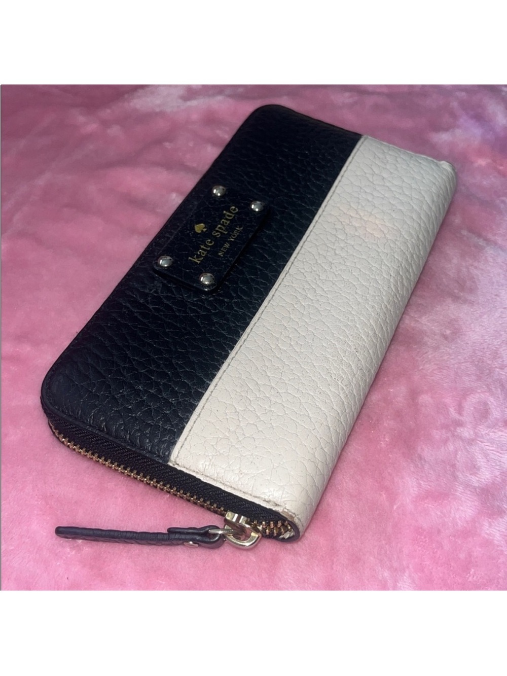 kate spade Storybook Lining Black and Cream Pebbled Zip Wallet - Picture 2 of 12